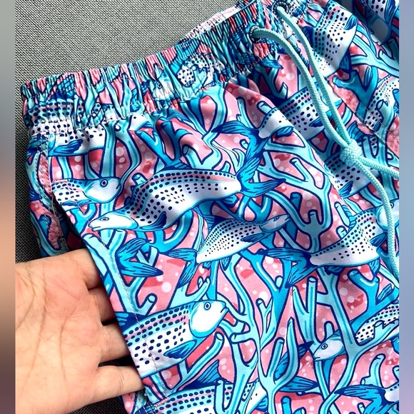 VINEYARD VINES fish print men’s swim trunks size M pink blue - Picture 12 of 17